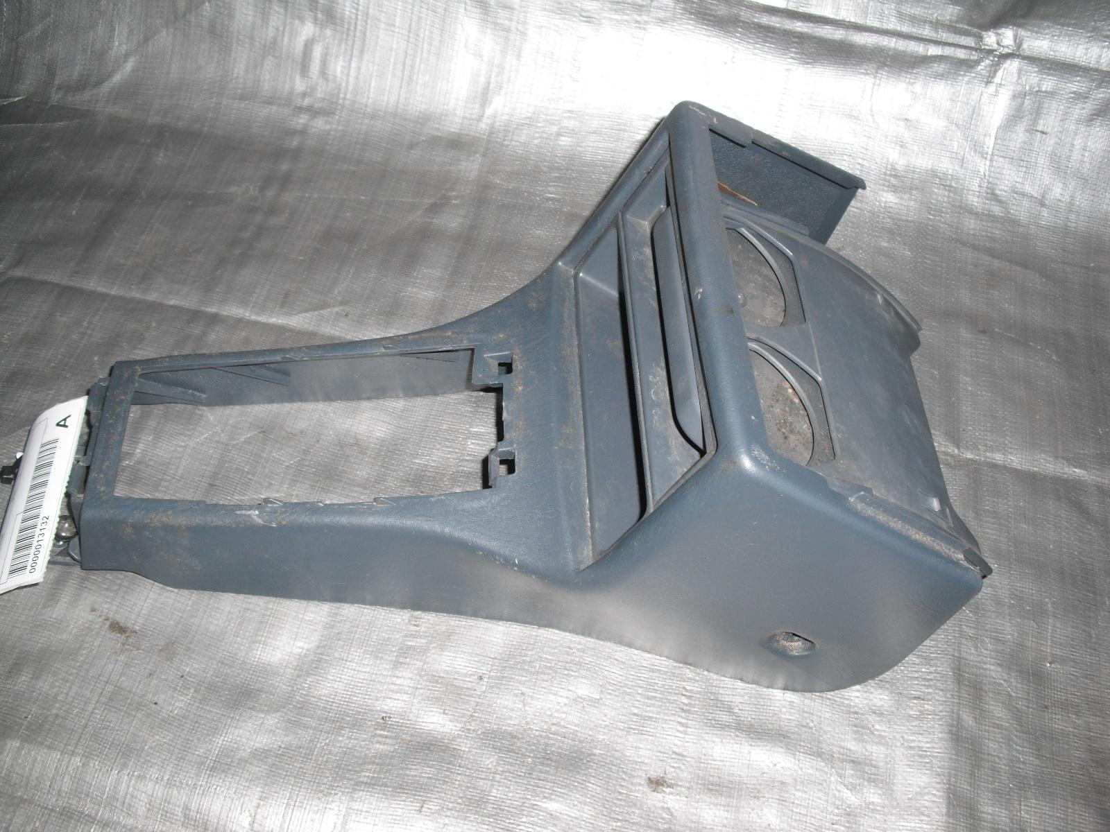 View Auto part Console Daihatsu Sirion 2001