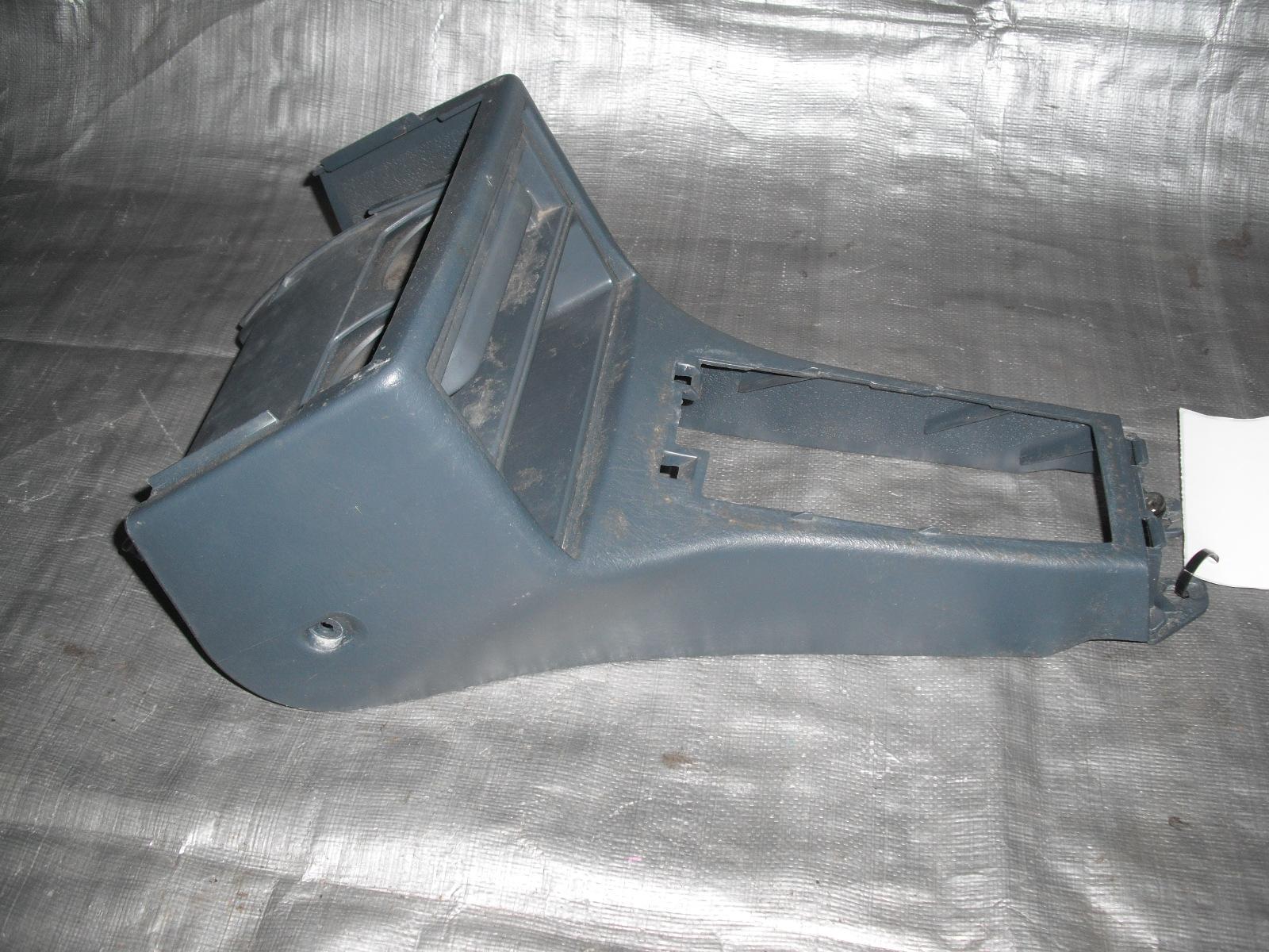 View Auto part Console Daihatsu Sirion 2001