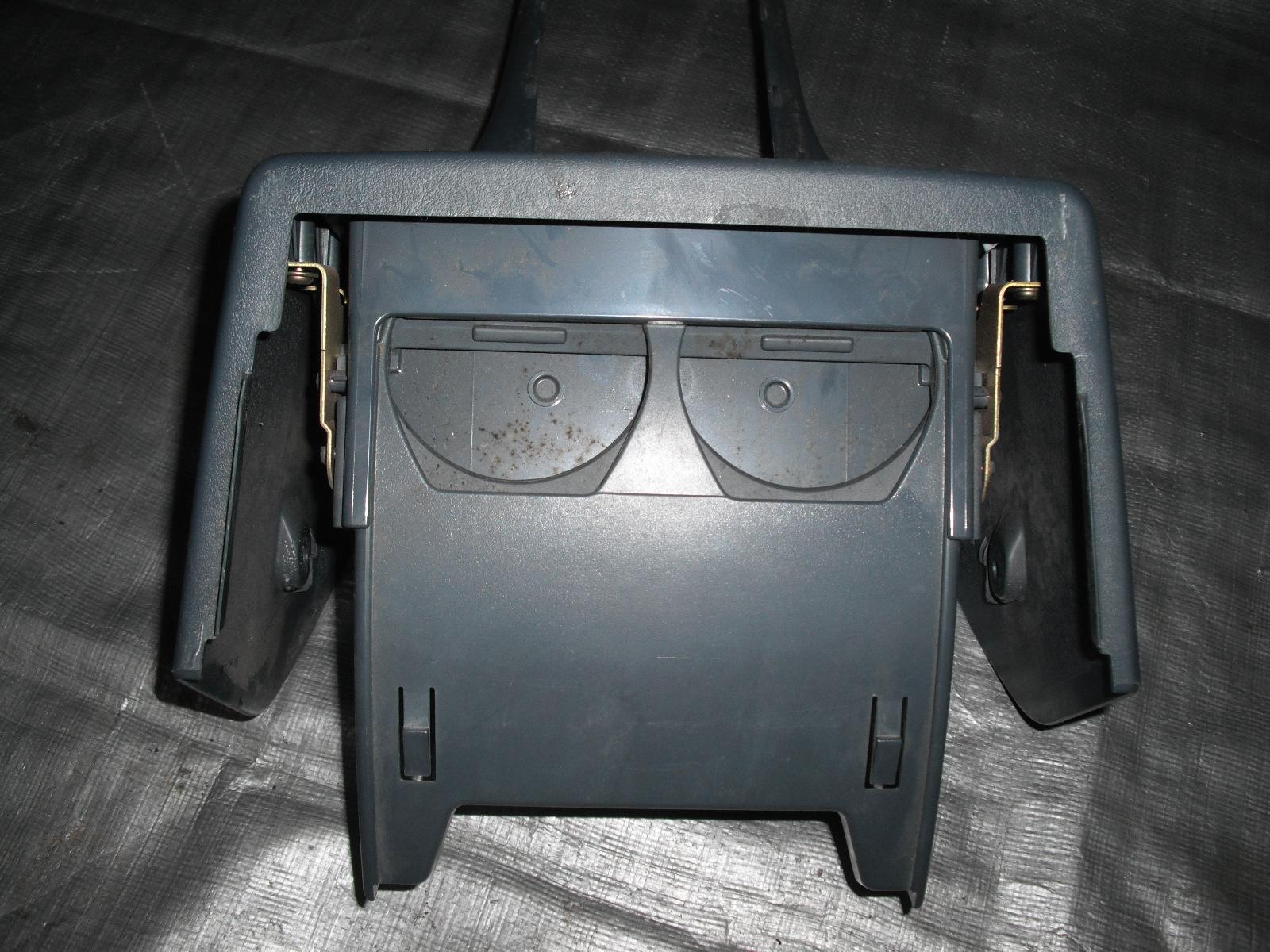 View Auto part Console Daihatsu Sirion 2001
