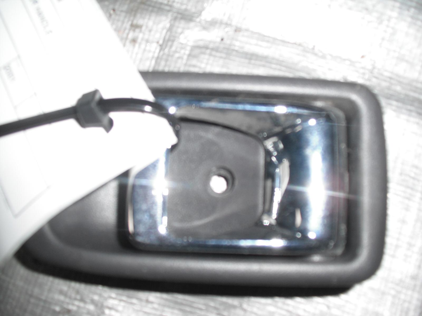 View Auto part Door Handle Daihatsu Sirion 2001
