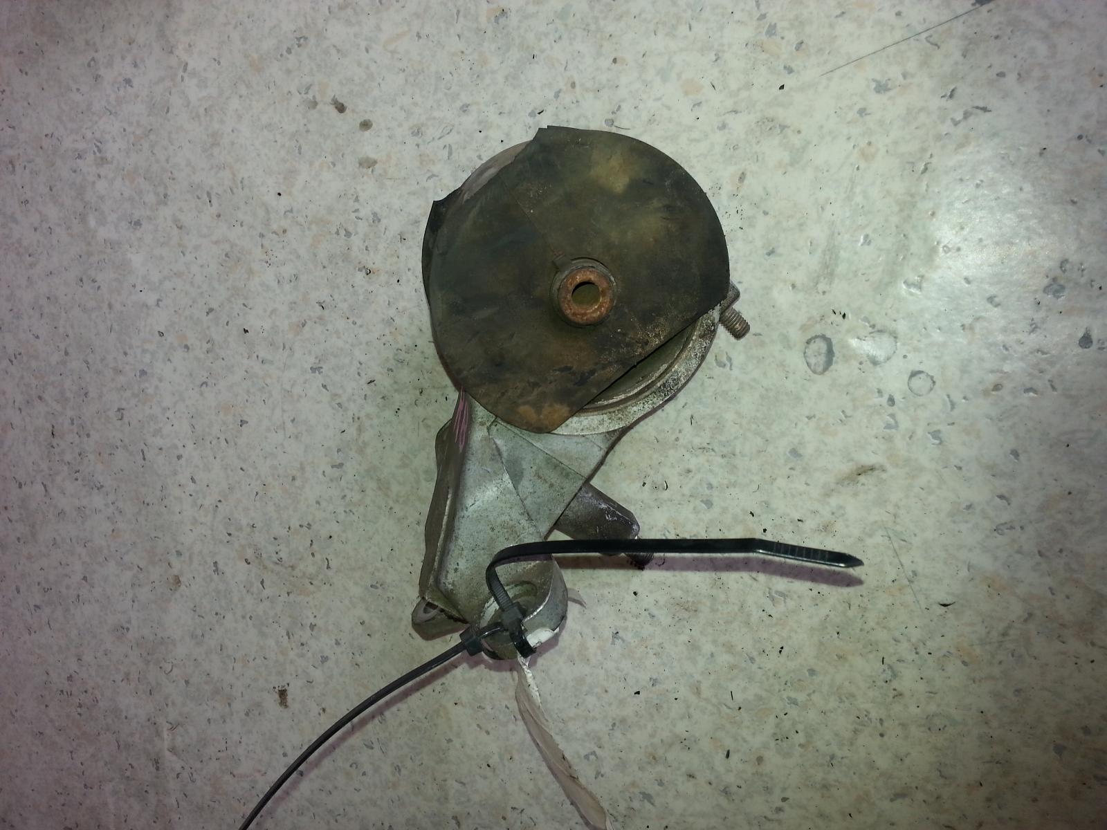 View Auto part Mount Daihatsu Sirion 2001