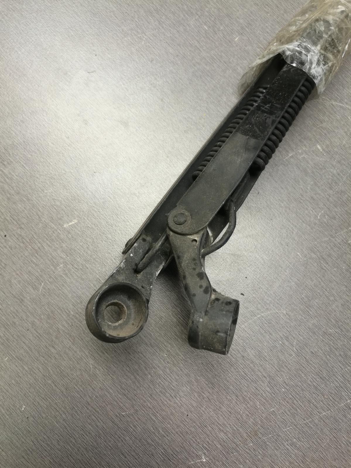 View Auto part Wiper Arm Daihatsu Sirion 2001