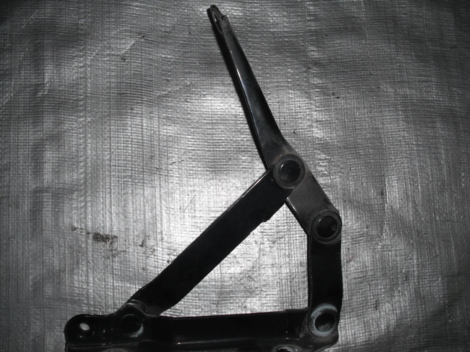 View Auto part Bootlid/Tgate Hinge Toyota Mr2 2002