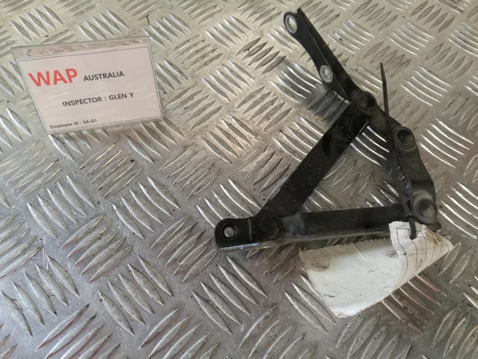 View Auto part Bootlid/Tgate Hinge Toyota Mr2 2002