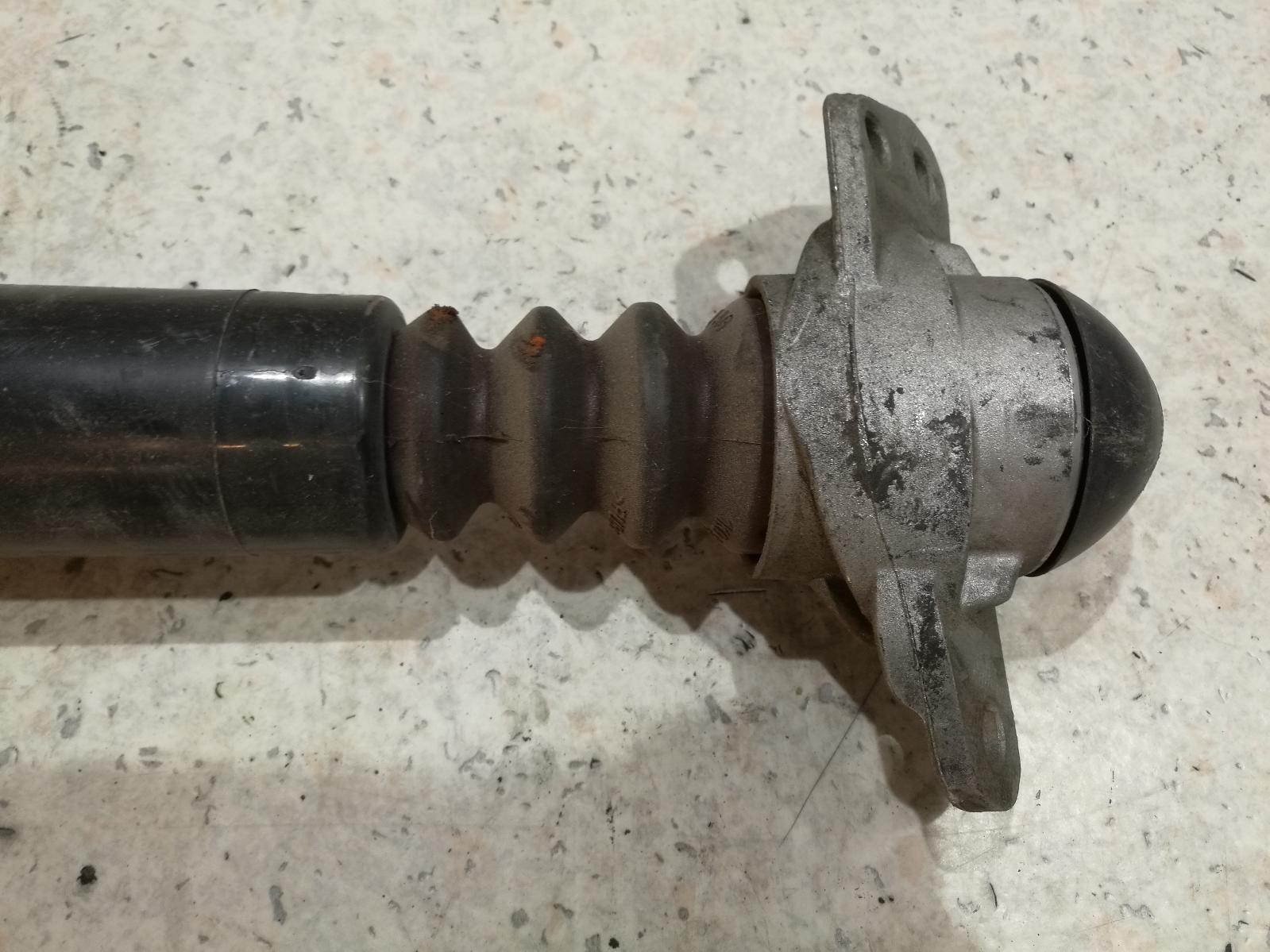View Auto part Shock Absorber Volkswagen Golf 2010