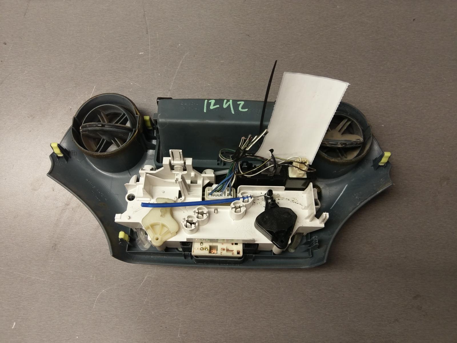 1999 Toyota Echo Heater/Ac Controls View Auto part Heater/Ac Controls Toyota Echo 1999