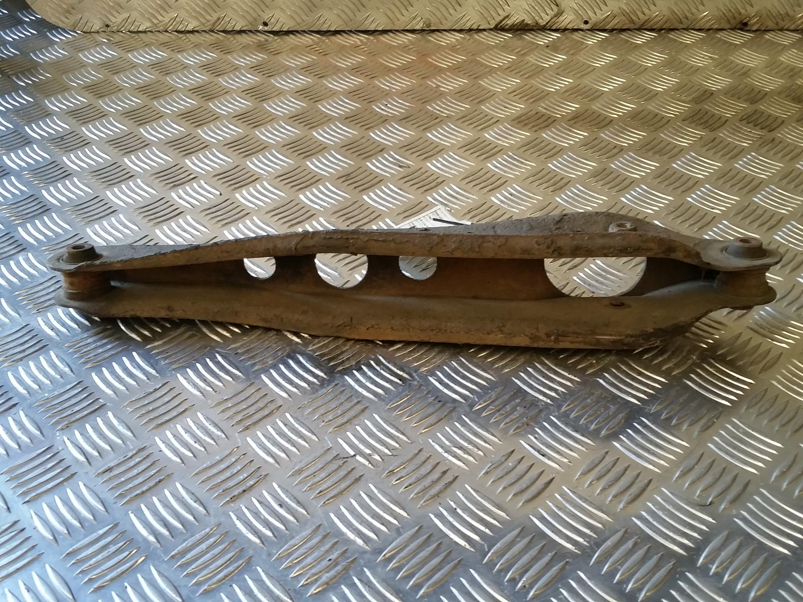 View Auto part Left Rear Trailing Arm Honda Crv 2001