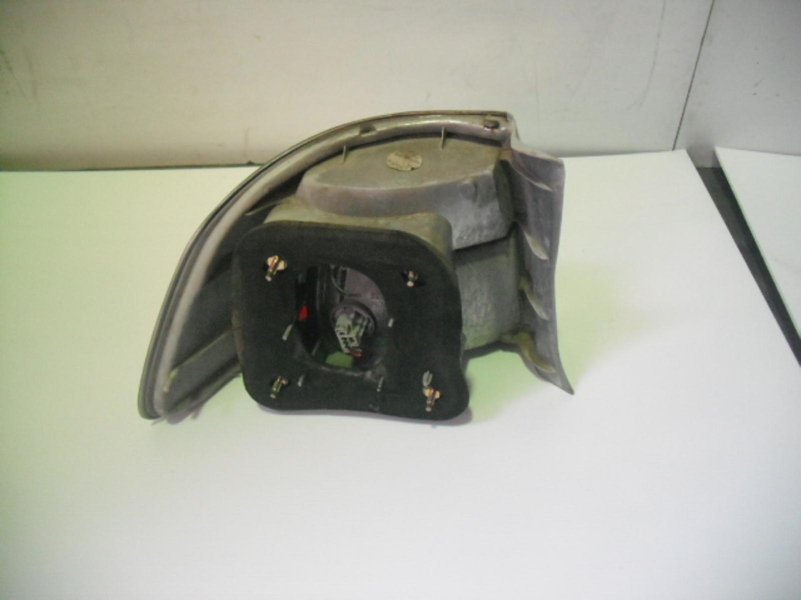 View Auto part Right Taillight Honda Civic 1995
