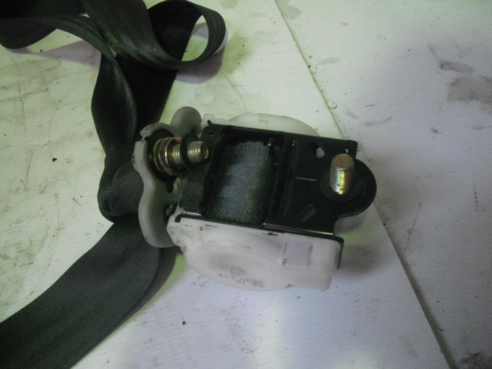 View Auto part Seatbelt/Stalk Honda Civic 1995