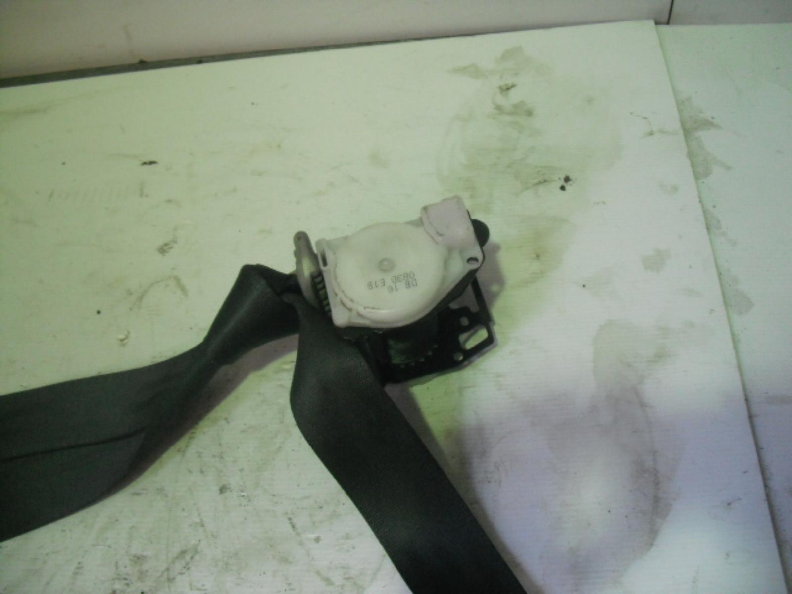 View Auto part Seatbelt/Stalk Honda Civic 1995