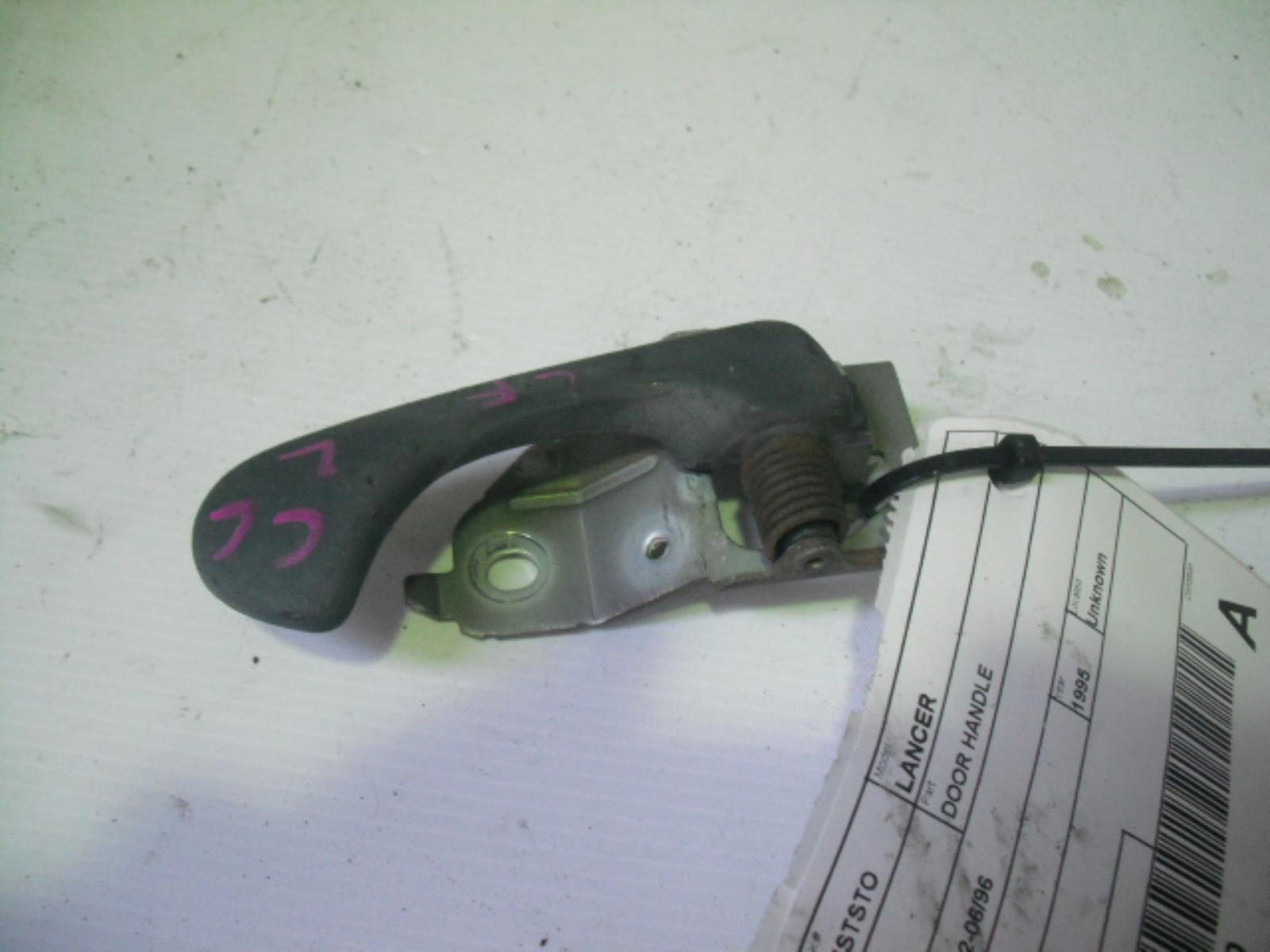 View Auto part Door Handle Mitsubishi Lancer 1995