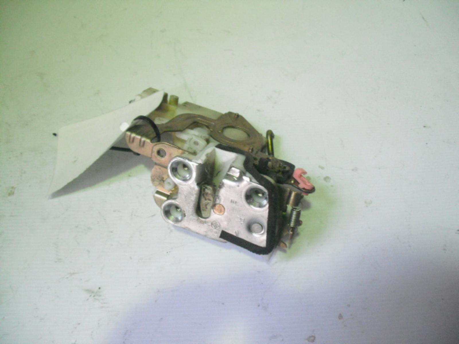 View Auto part Door/Boot/Gate Lock Daihatsu Sirion 2003