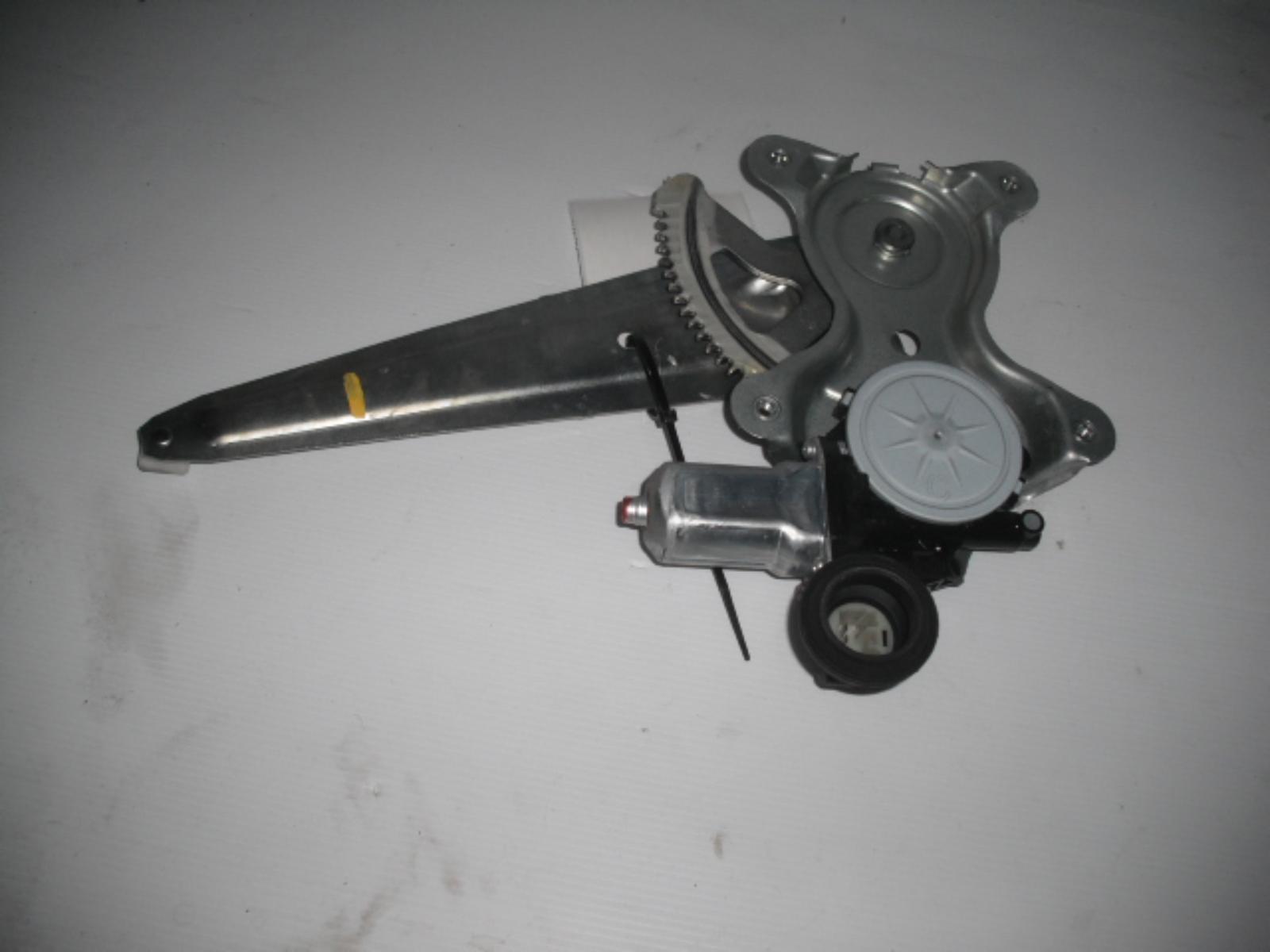 View Auto part Left Rear Wnd Reg/Motor Toyota Yaris 2007