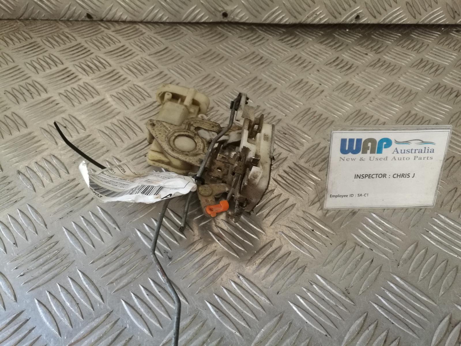View Auto part Door/Boot/Gate Lock Daihatsu Sirion 2003