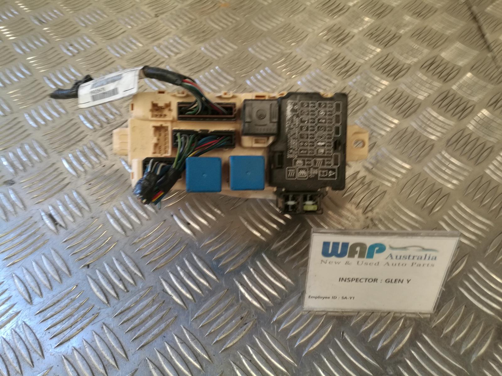 View Auto part Fuse Box Mitsubishi Magna 2004