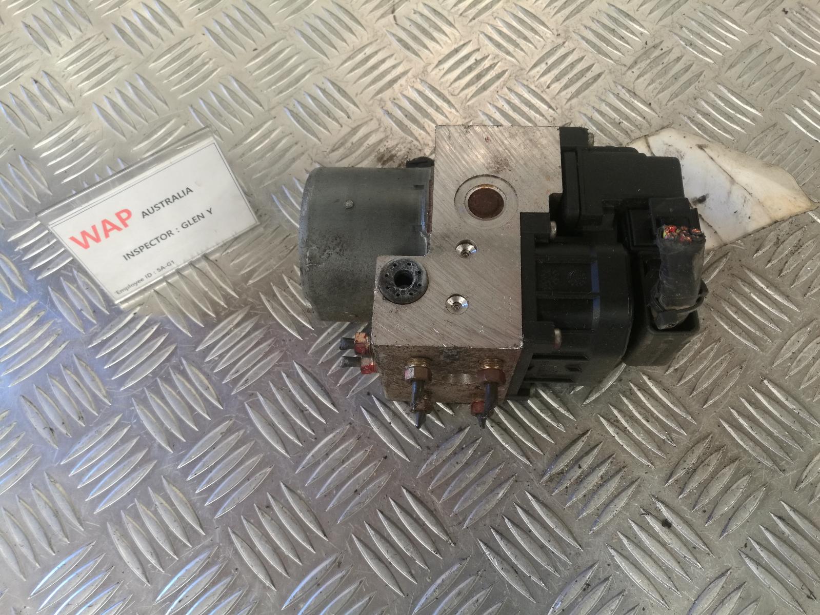 2004 Mitsubishi Magna Abs Pump/Modulator View Auto part Abs Pump/Modulator Mitsubishi Magna 2004