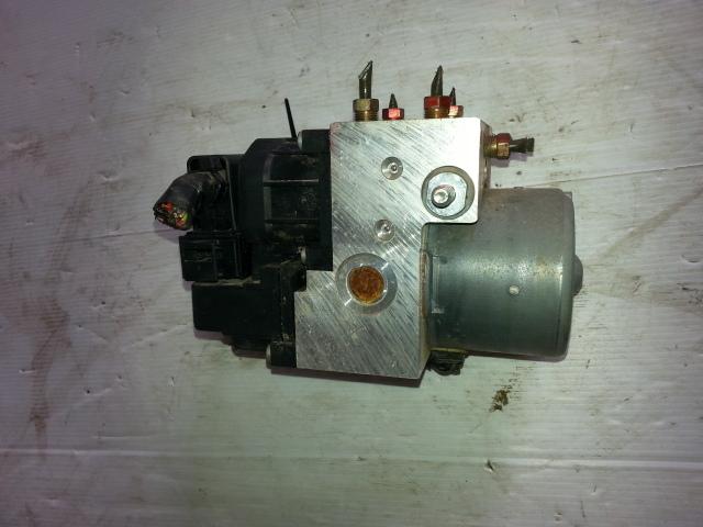 2004 Mitsubishi Magna Abs Pump/Modulator View Auto part Abs Pump/Modulator Mitsubishi Magna 2004