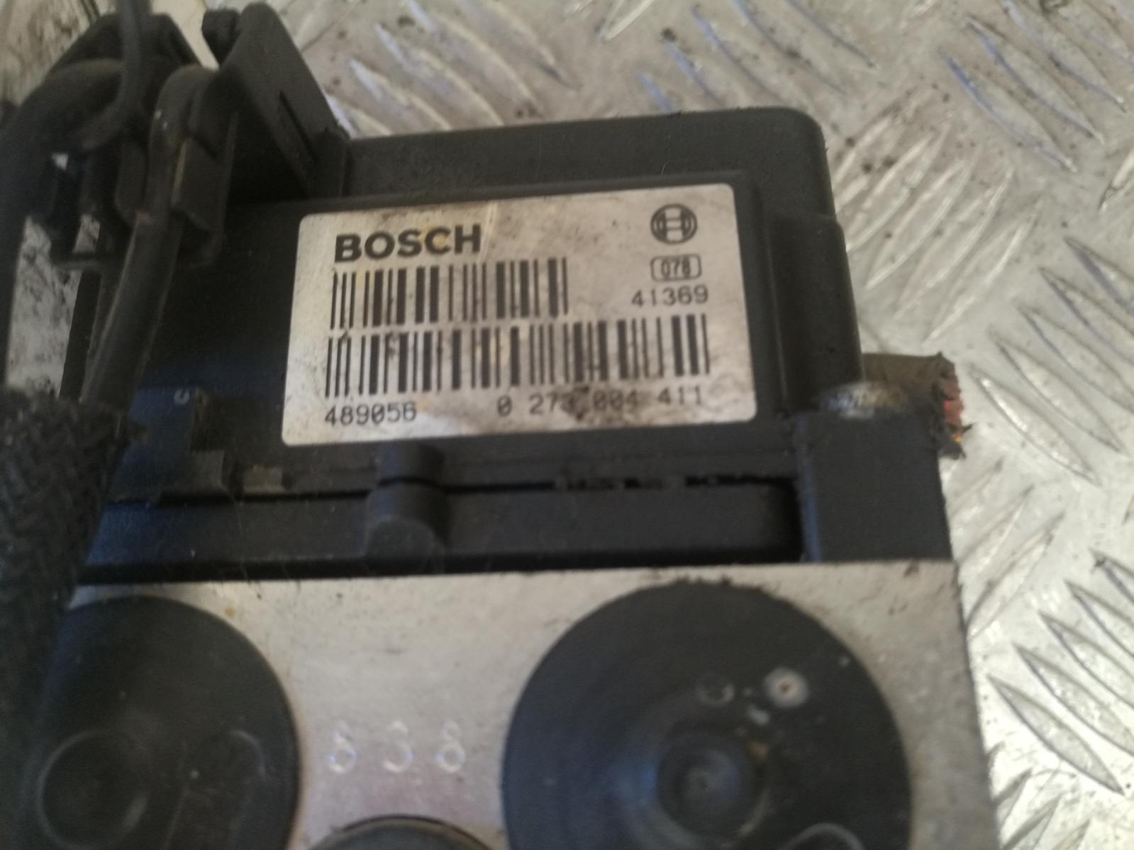 2004 Mitsubishi Magna Abs Pump/Modulator View Auto part Abs Pump/Modulator Mitsubishi Magna 2004