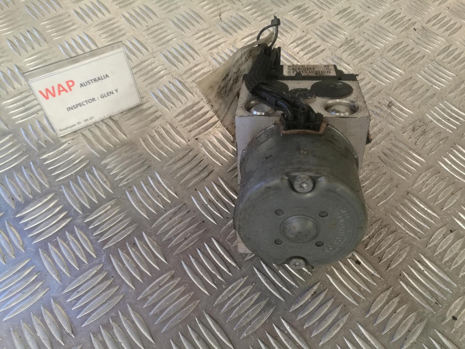 2004 Mitsubishi Magna Abs Pump/Modulator View Auto part Abs Pump/Modulator Mitsubishi Magna 2004