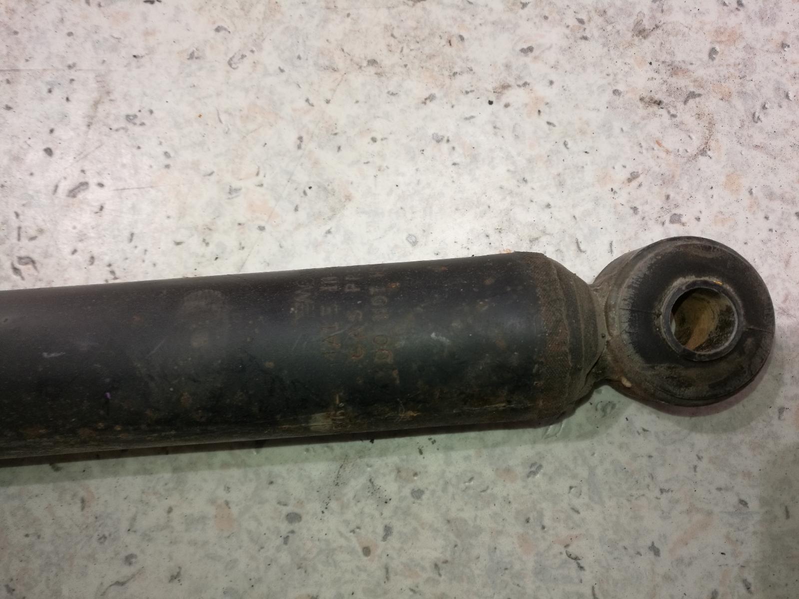 2004 Mitsubishi Magna Right Rear Strut View Auto part Right Rear Strut Mitsubishi Magna 2004