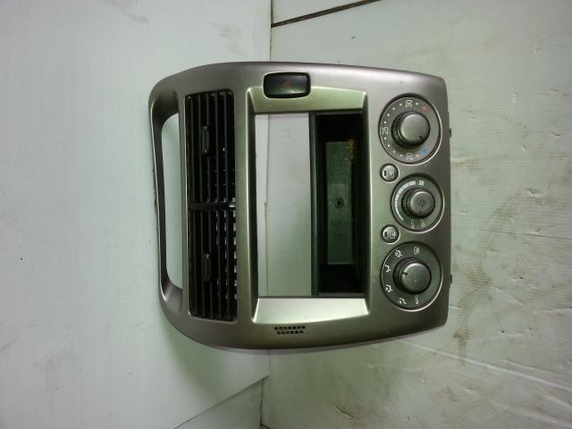 2004 Mitsubishi Magna Heater/Ac Controls View Auto part Heater/Ac Controls Mitsubishi Magna 2004