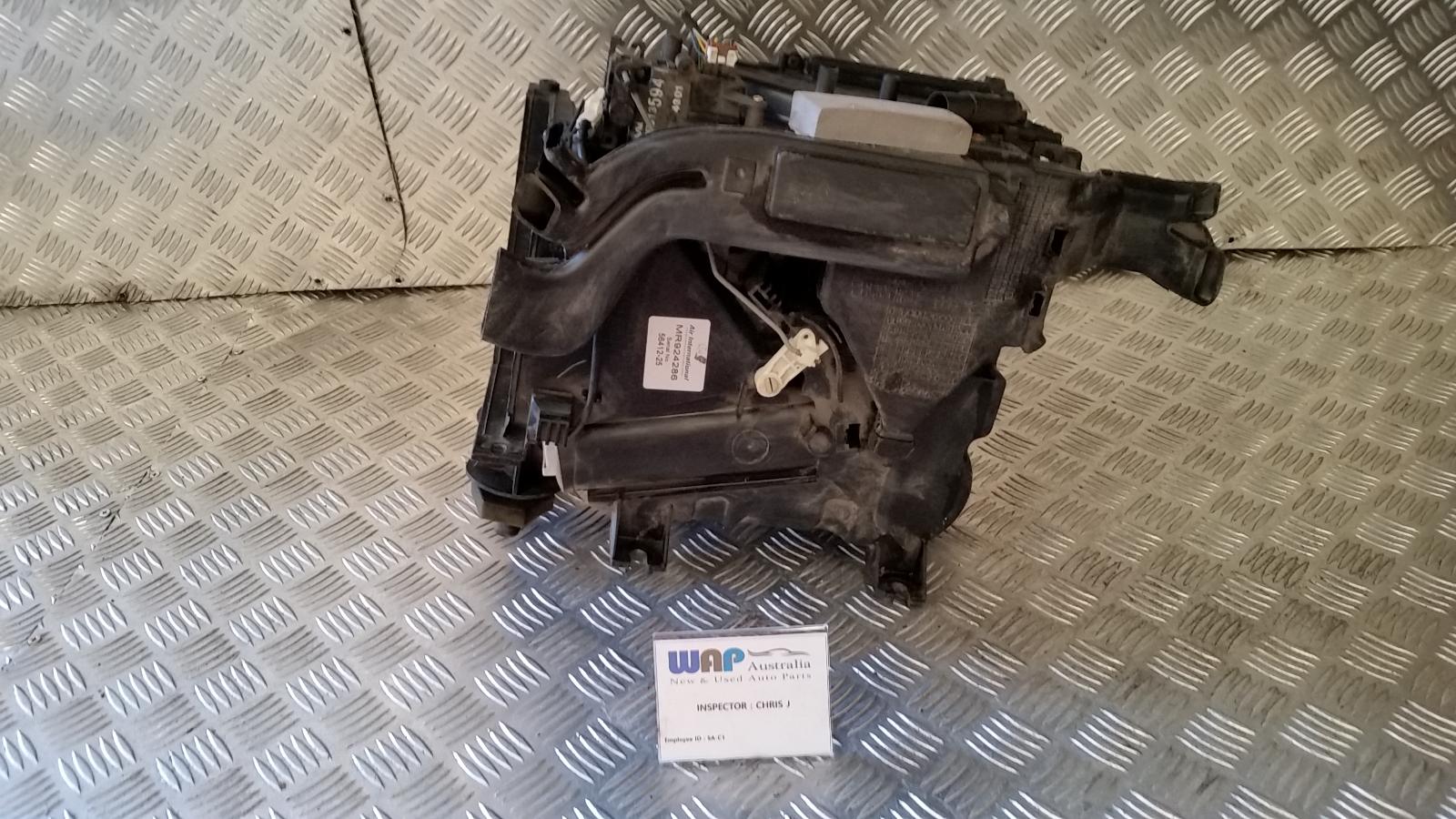 2004 Mitsubishi Magna Heater Core/Box View Auto part Heater Core/Box Mitsubishi Magna 2004