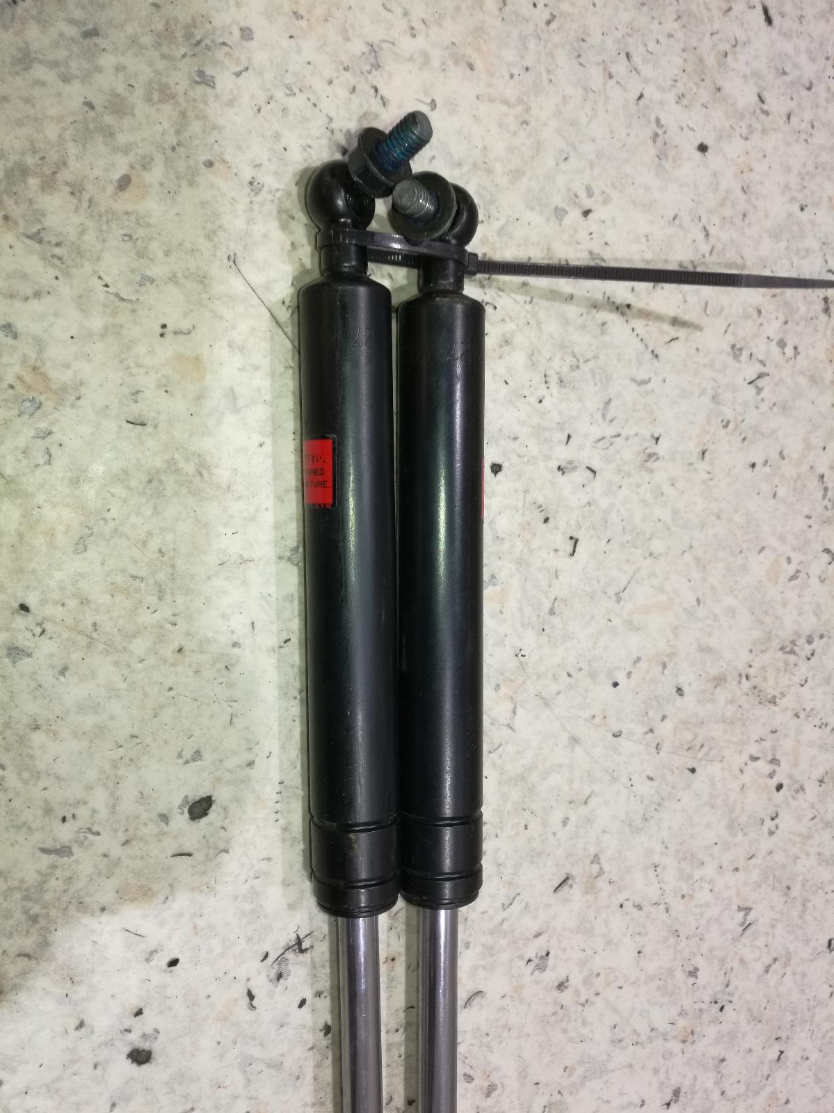 View Auto part Bonnet Hinge/Strut Alfa Romeo Gtv 1998