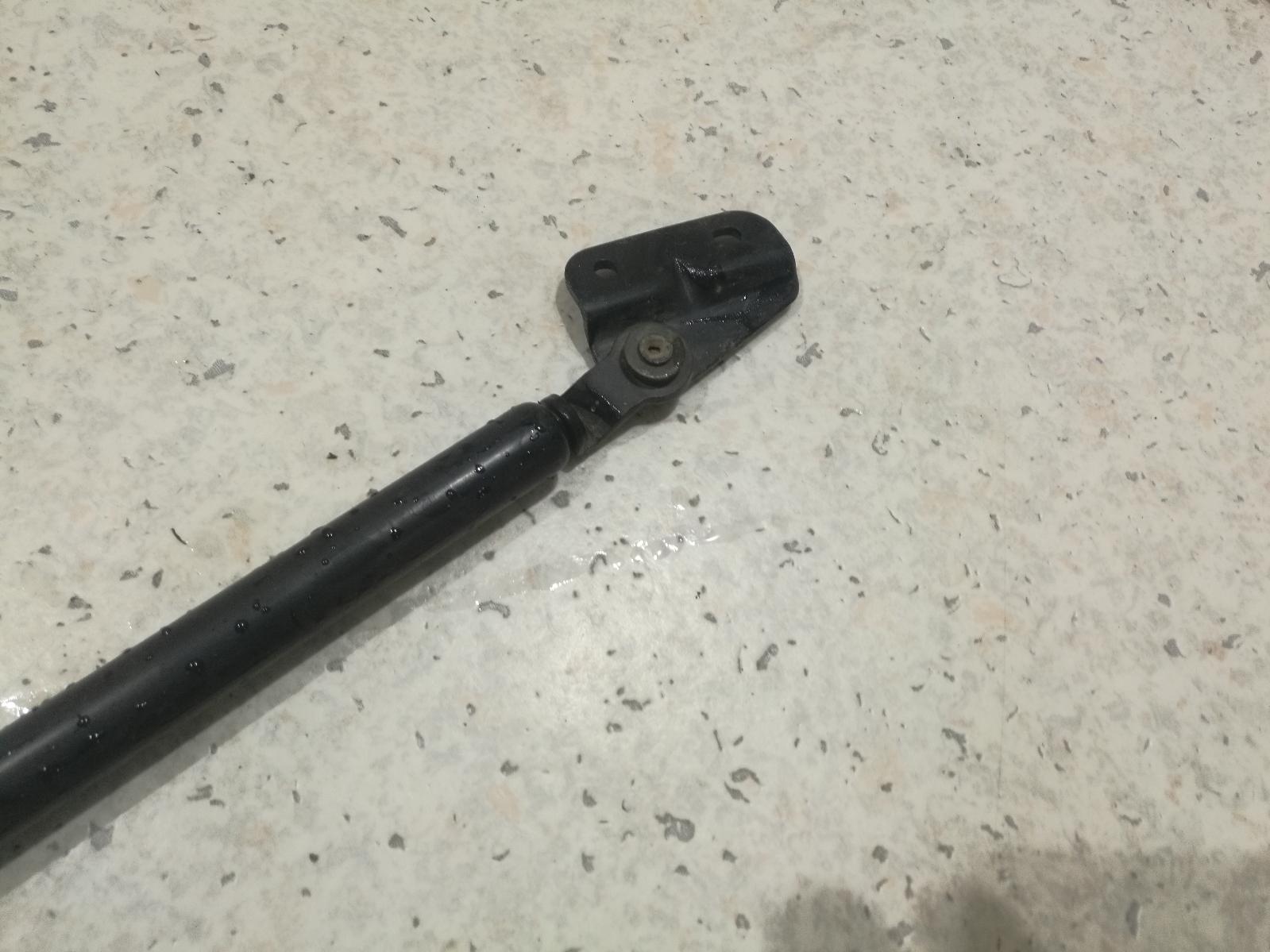 View Auto part Hatch Strut Honda Crv 2001
