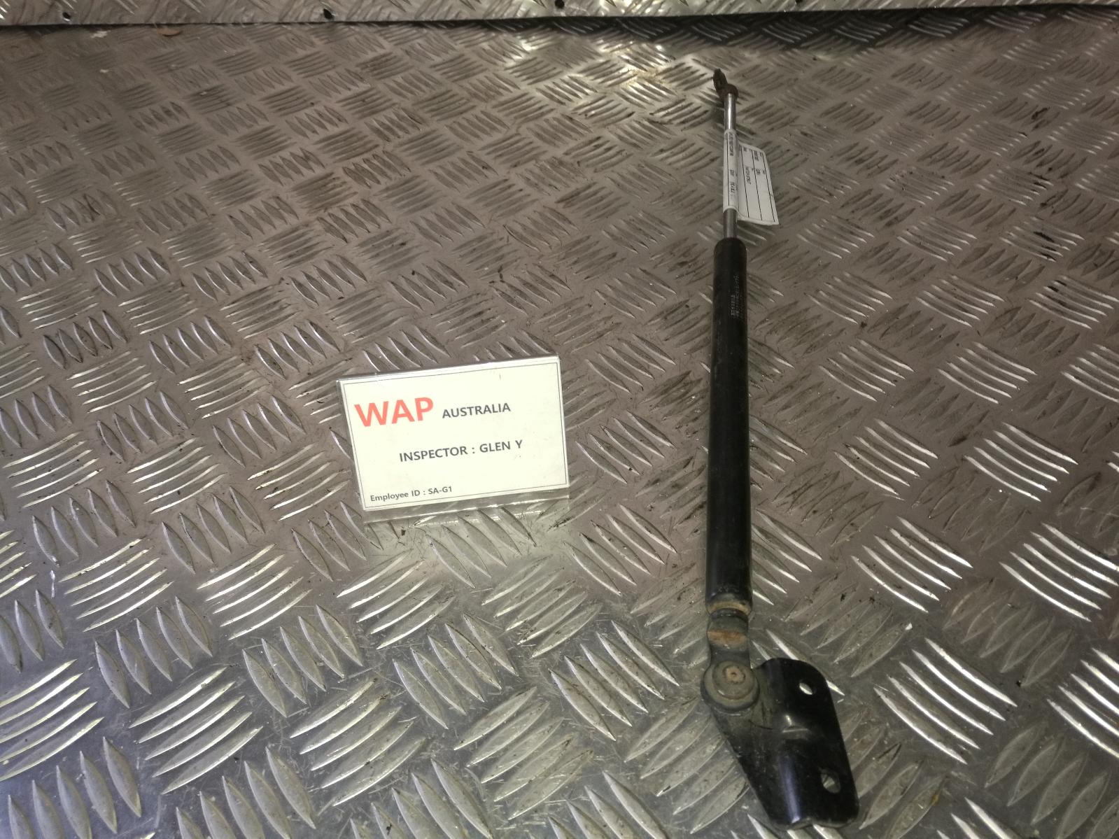 View Auto part Hatch Strut Honda Crv 2001