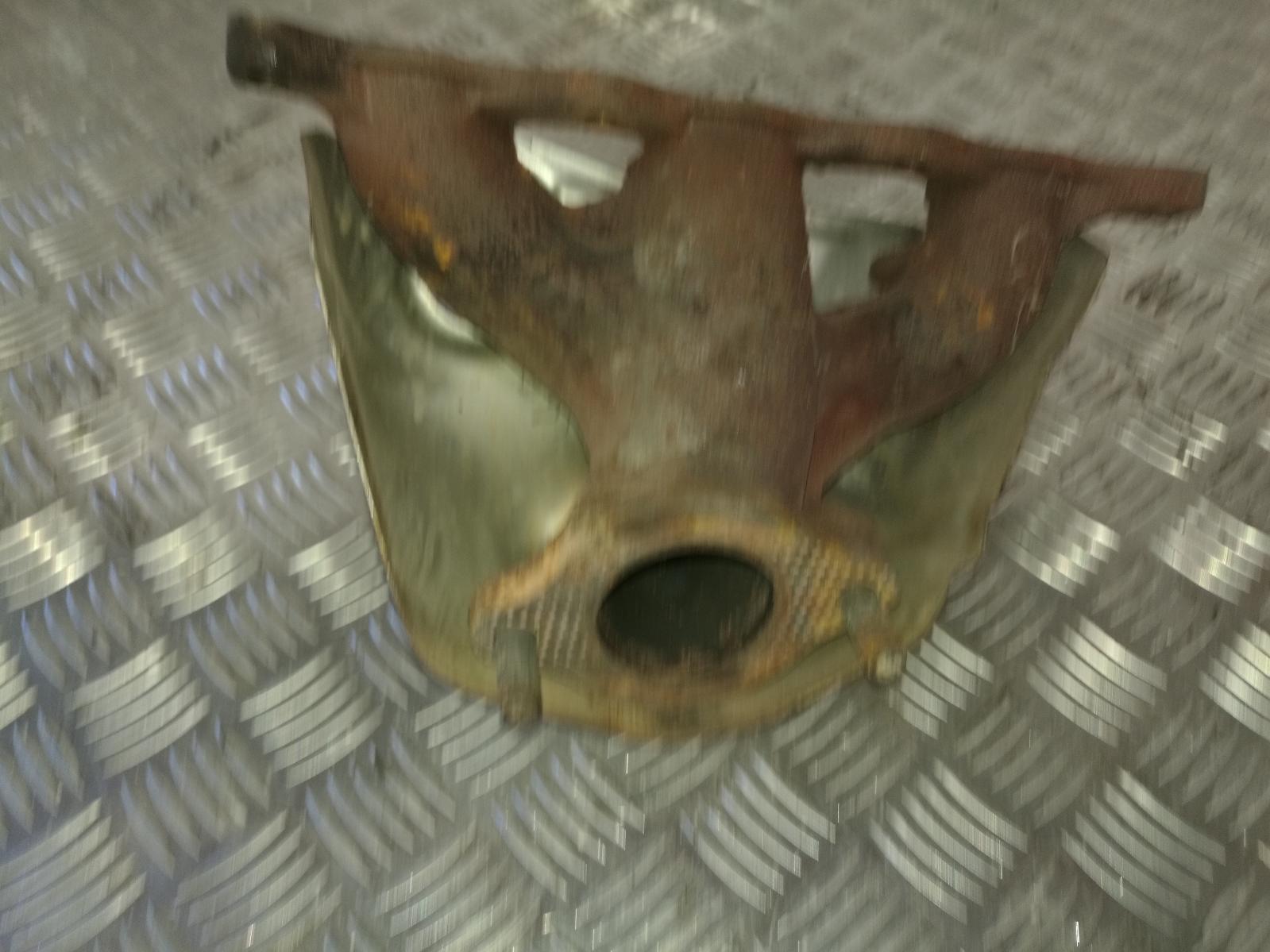 View Auto part Manifold Mitsubishi Magna 2004