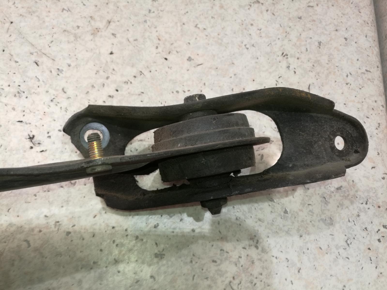 2000 Honda Odyssey Left Rear Trailing Arm View Auto part Left Rear Trailing Arm Honda Odyssey 2000