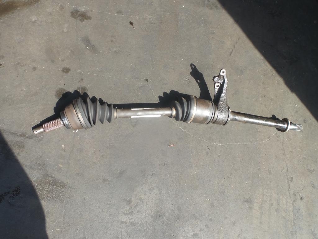1995 Mitsubishi Magna Left Driveshaft View Auto part Left Driveshaft Mitsubishi Magna 1995