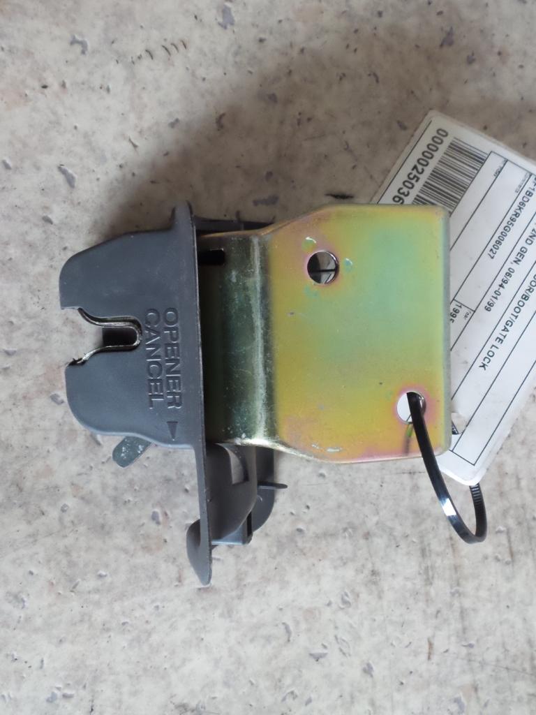 View Auto part Door/Boot/Gate Lock Subaru Liberty 1995