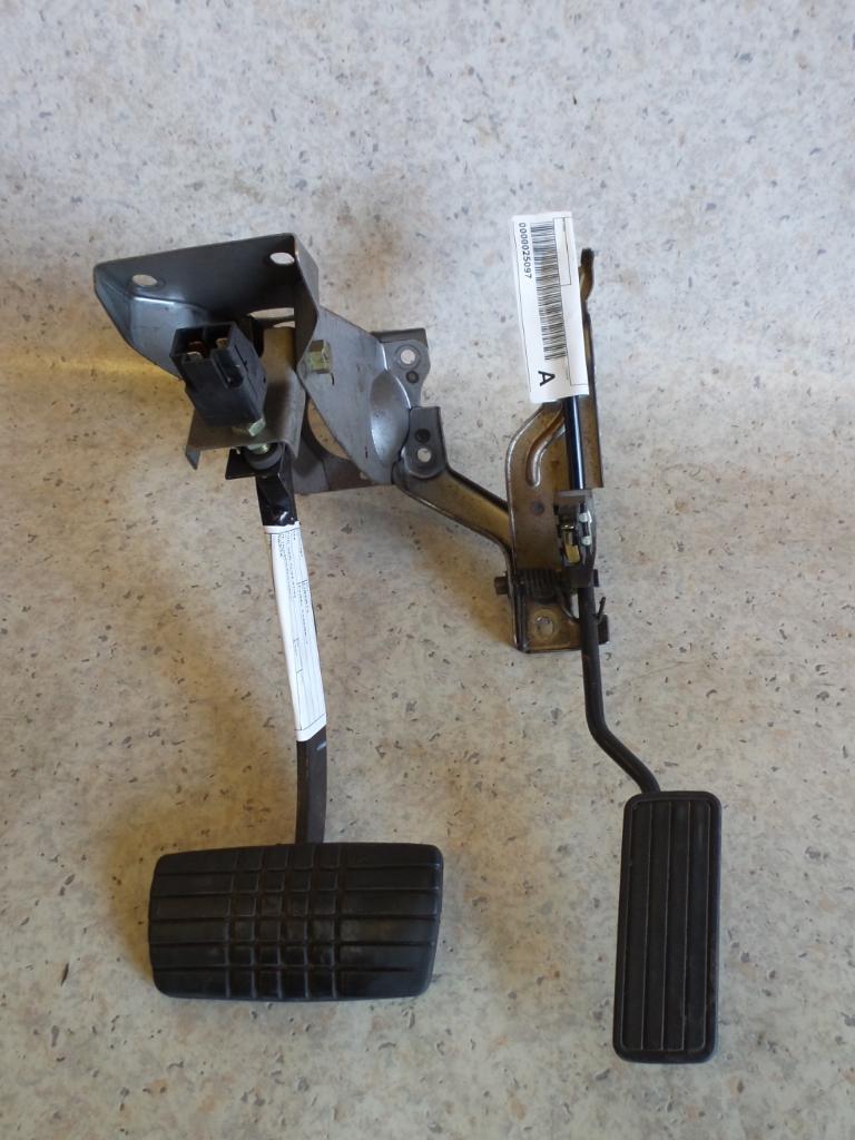 View Auto part Pedal Assembly Subaru Liberty 1995