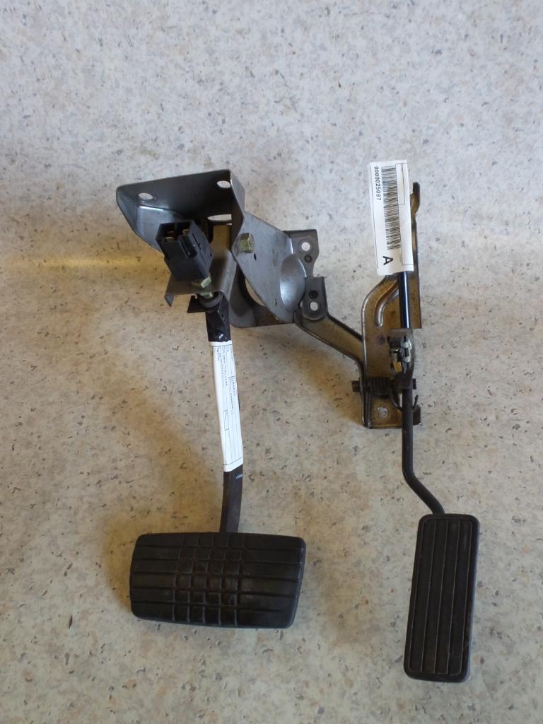 View Auto part Pedal Assembly Subaru Liberty 1995