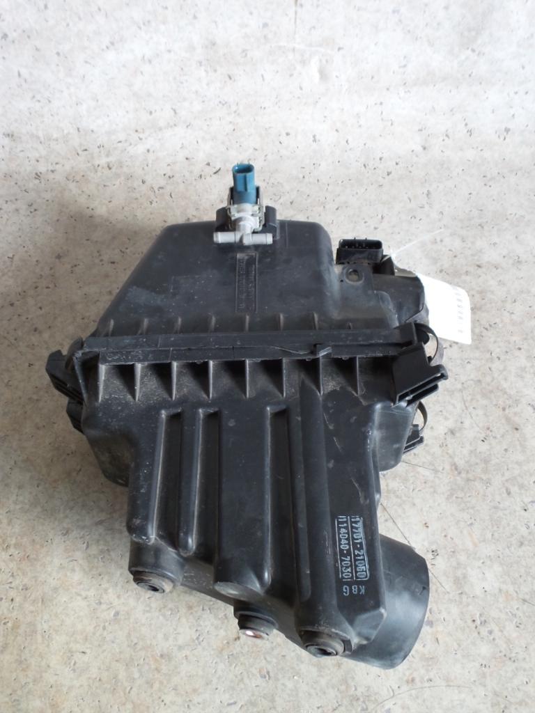 2000 Toyota Echo Air Cleaner/Box View Auto part Air Cleaner/Box Toyota Echo 2000