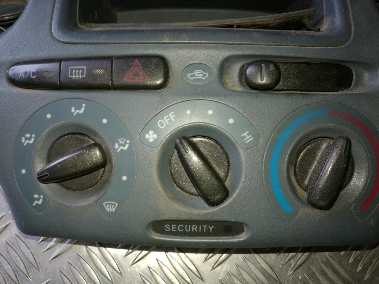 2000 Toyota Echo Heater/Ac Controls View Auto part Heater/Ac Controls Toyota Echo 2000