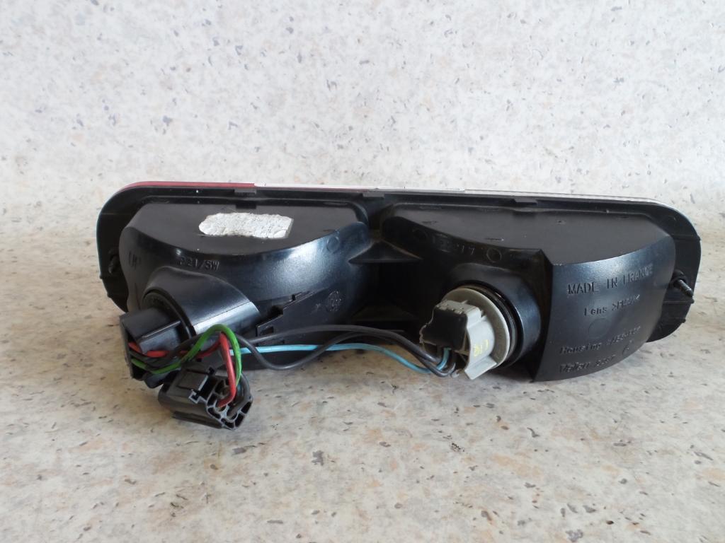 1999 Land Rover Freelander Left Taillight View Auto part Left Taillight Land Rover Freelander 1999