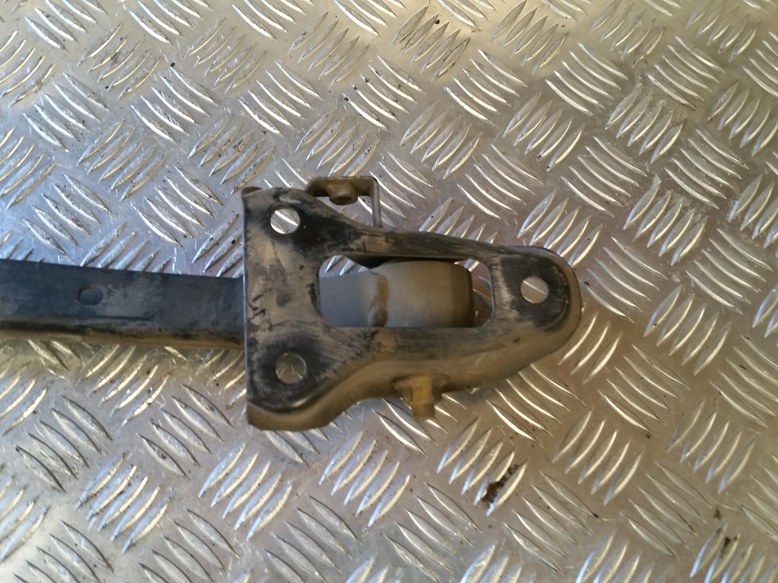 1995 Subaru Liberty Right Rear Trailing Arm View Auto part Right Rear Trailing Arm Subaru Liberty 1995