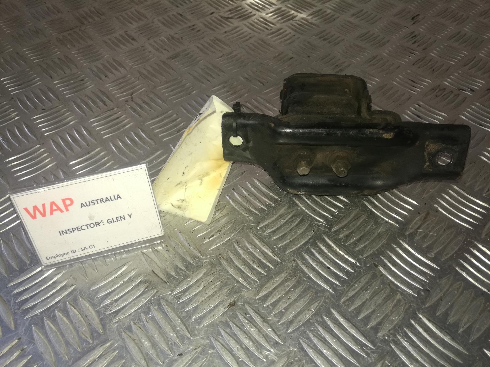 View Auto part Mount Subaru Liberty 1995