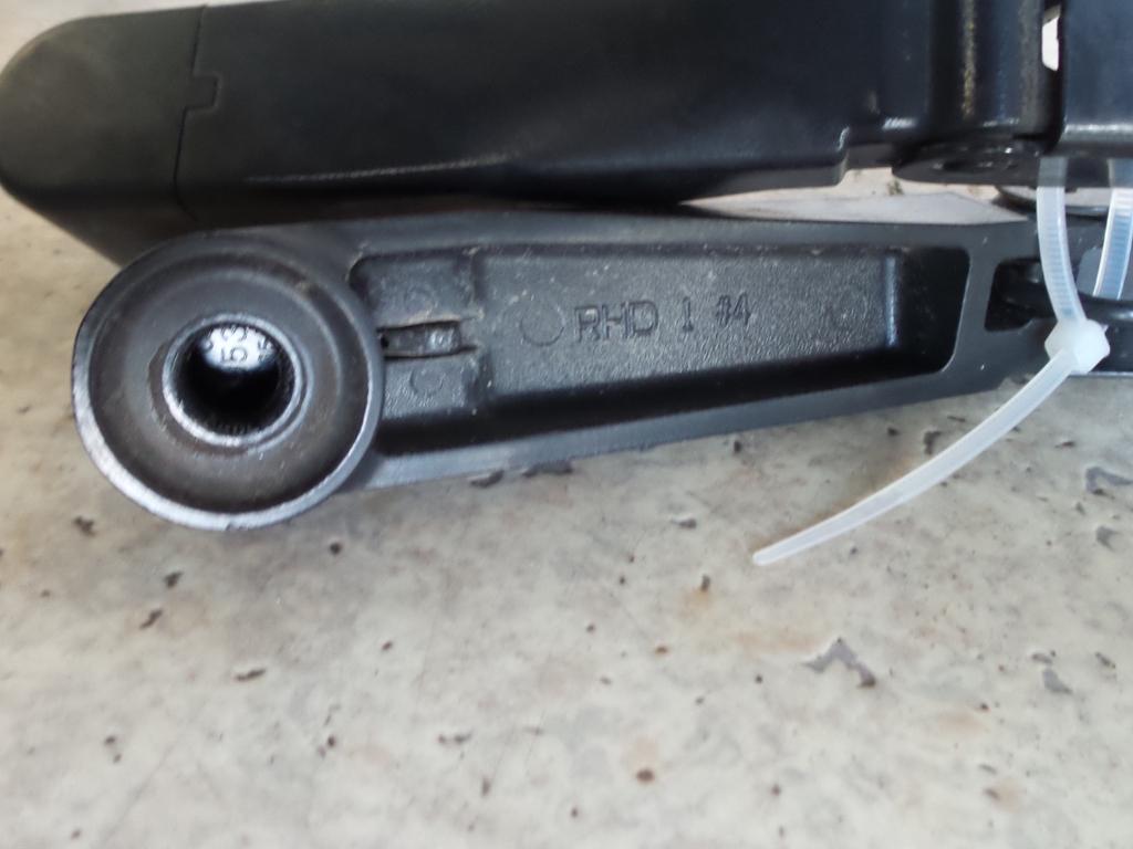 View Auto part Wiper Arm Nissan Navara 2010