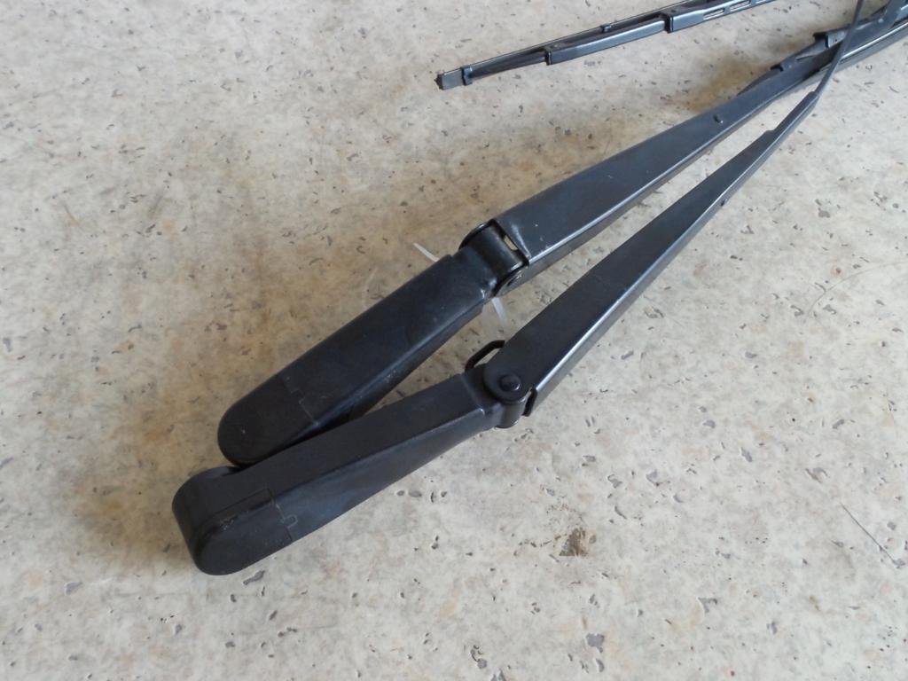 View Auto part Wiper Arm Nissan Navara 2010