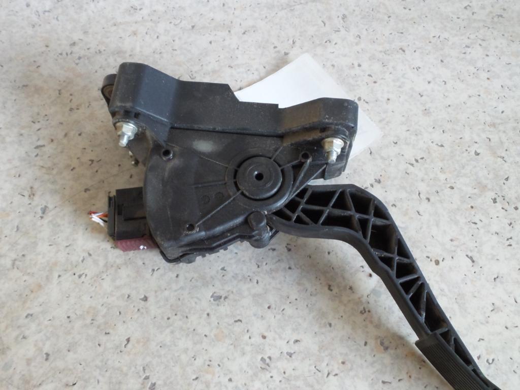 View Auto part Pedal Assembly Nissan Navara 2010