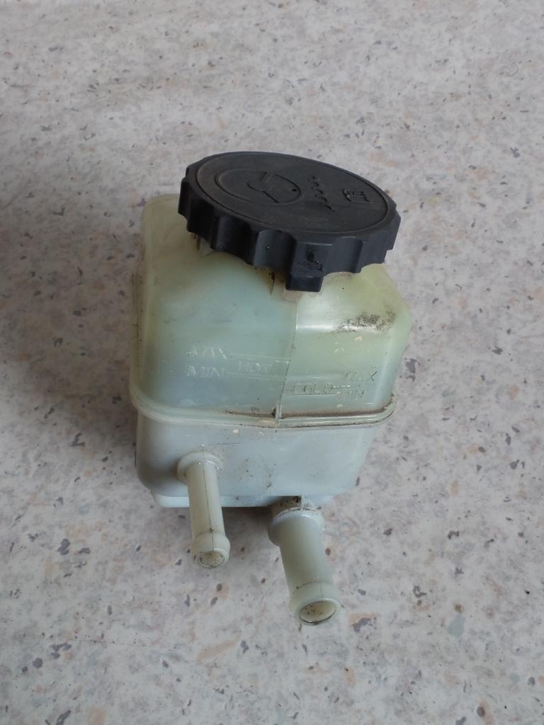 View Auto part P/S Reservoir Holden Commodore 2007