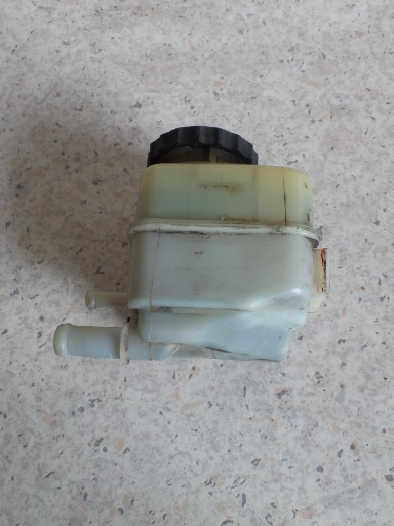 View Auto part P/S Reservoir Holden Commodore 2007