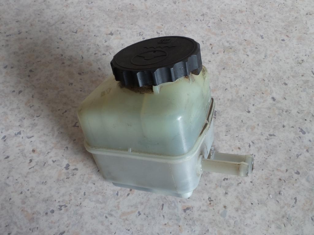 View Auto part P/S Reservoir Holden Commodore 2007