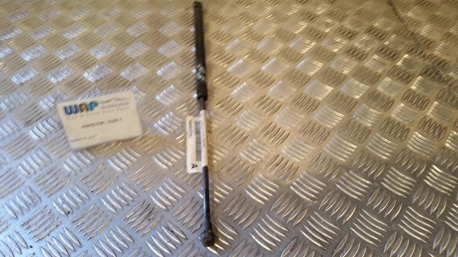 View Auto part Bonnet Hinge/Strut Volkswagen Golf 1999