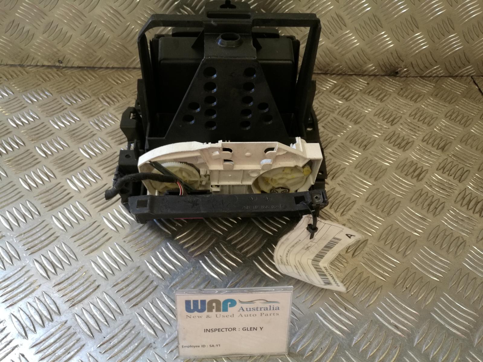 View Auto part Heater/Ac Controls Volkswagen Golf 1999