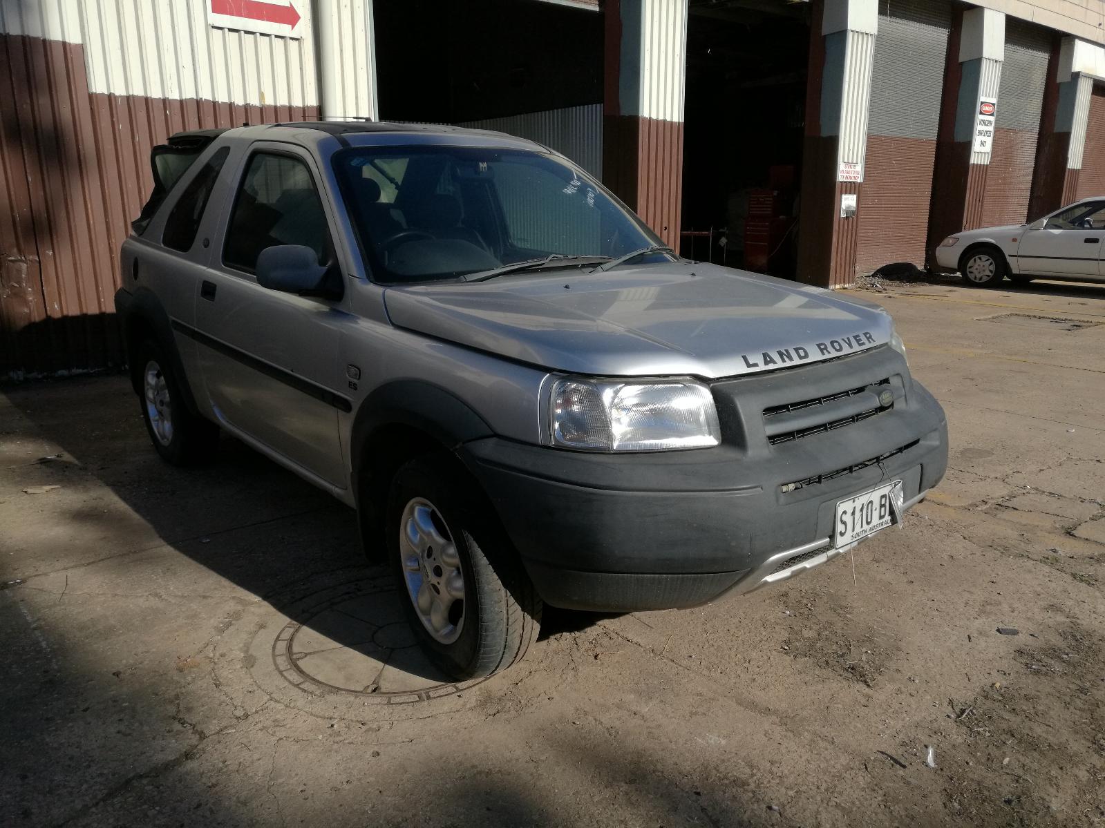 2002 Land Rover Freelander Door Hinge/Runner View Auto part Door Hinge/Runner Land Rover Freelander 2002