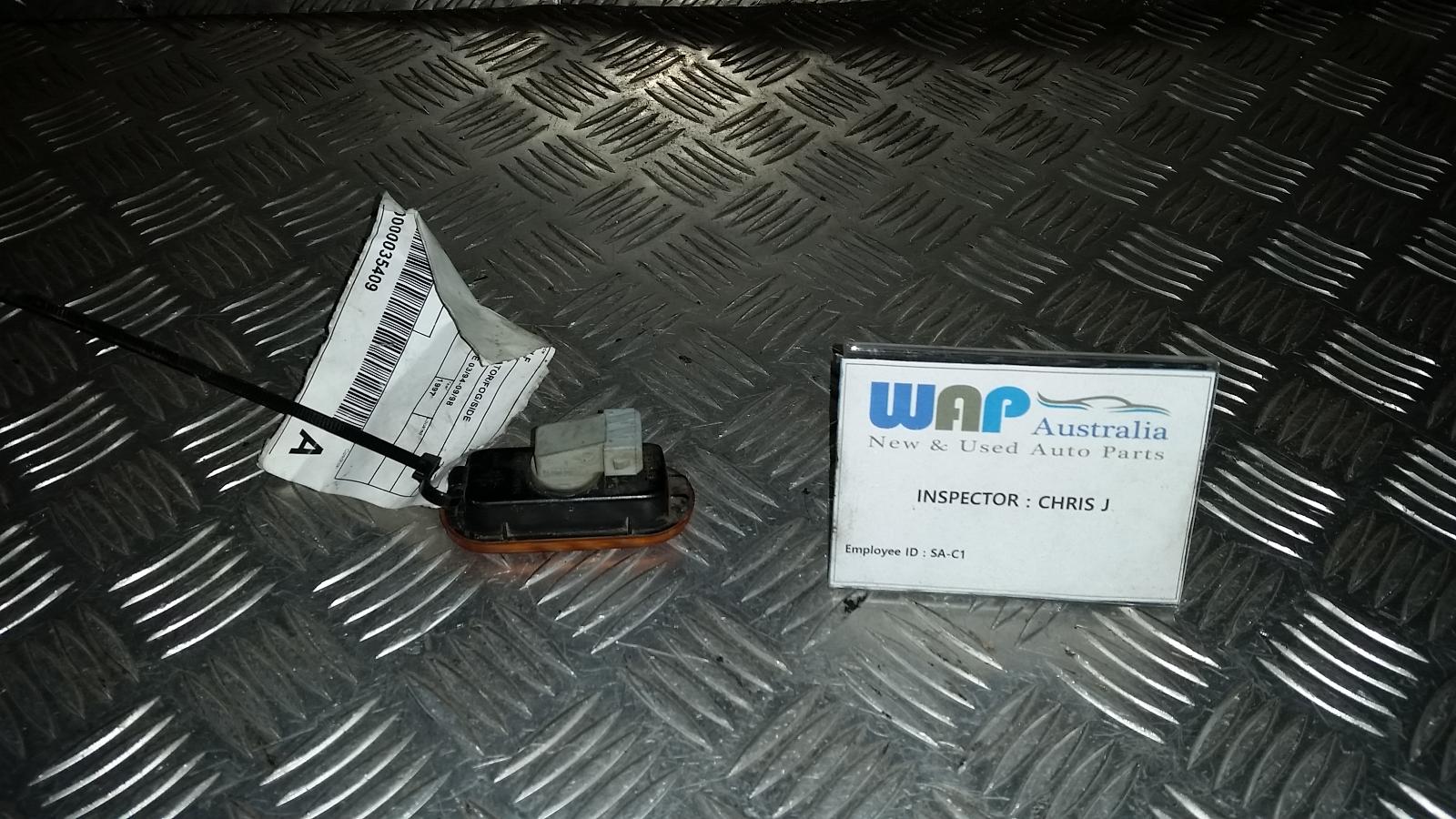 1997 Volkswagen Golf Right Indicator/Fog/Side View Auto part Right Indicator/Fog/Side Volkswagen Golf 1997